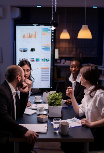 B2B sales, digital marketing, e-commerce, account managers, and customer success professionals.